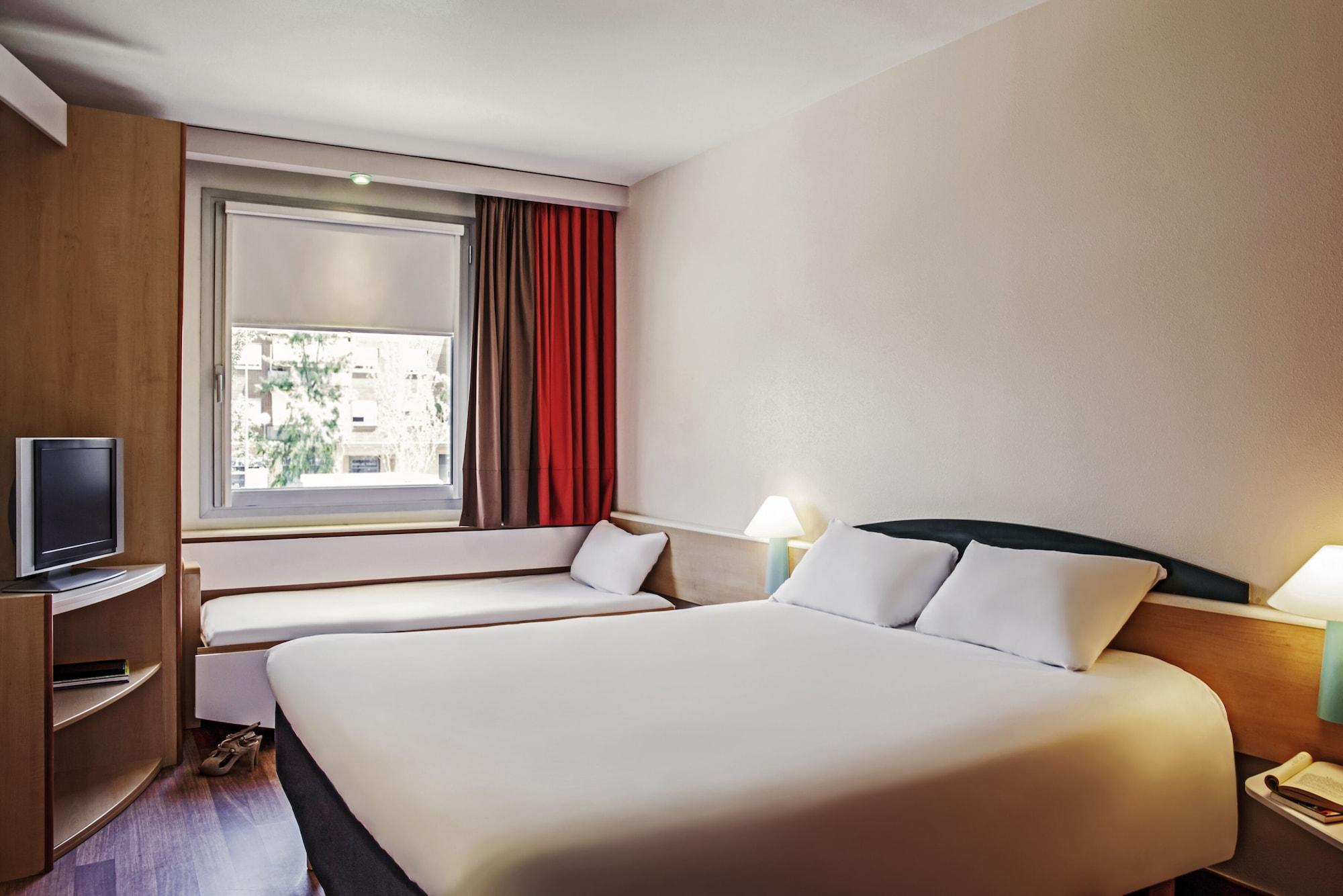 Ibis Barcelona Molins De Rei 호텔 외부 사진